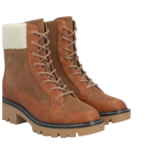 NWOB Violet & Red Womens Alexa Suede Lace Up Bootie Size 6 1/2 - Picture 1 of 13